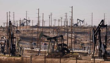 Petróleo cierra con caídas de más de 1%; alza de la OPEP+ eleva preocupación por la oferta