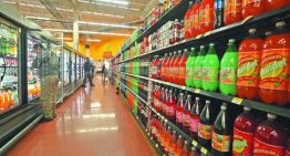 Aumentar 20% el precio de refrescos reduciría consumo y daños a la salud, estiman expertos