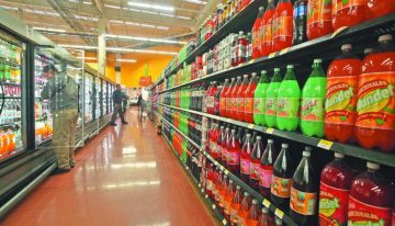 Aumentar 20% el precio de refrescos reduciría consumo y daños a la salud, estiman expertos
