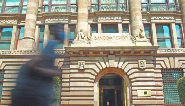Banco de México debe detener recortes en la tasa, advierte BX+