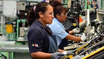 Mujeres destinan 76.1 hrs. a la semana a cuidar, trabajar y en realizar labores domésticas