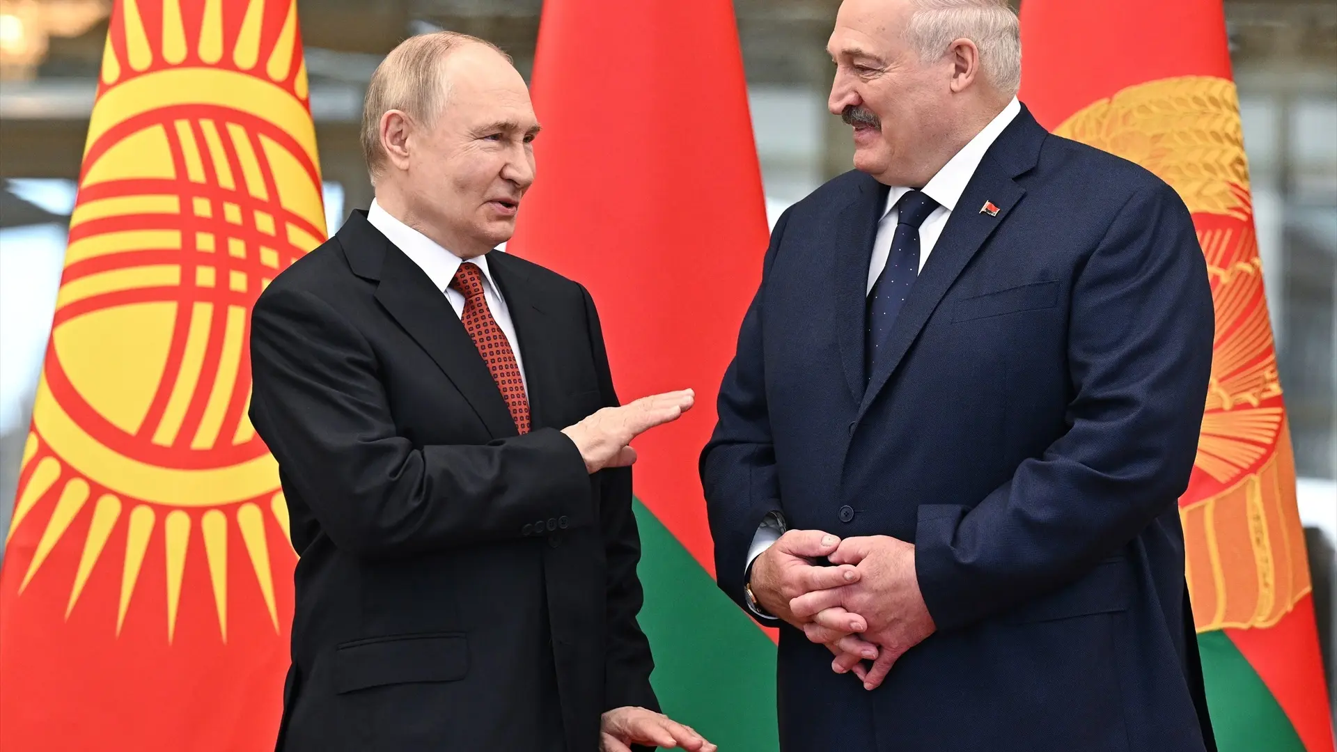 Lukashenko recomienda a Trump que actúe con cuidado y deje de amenazar a Rusia: «Con una potencia nuclear, es ridículo»