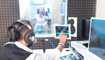 La industria musical, amenazada por los grupos generados por IA