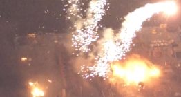 Barcazas que transportaban fuegos artificiales se incendian en Japón