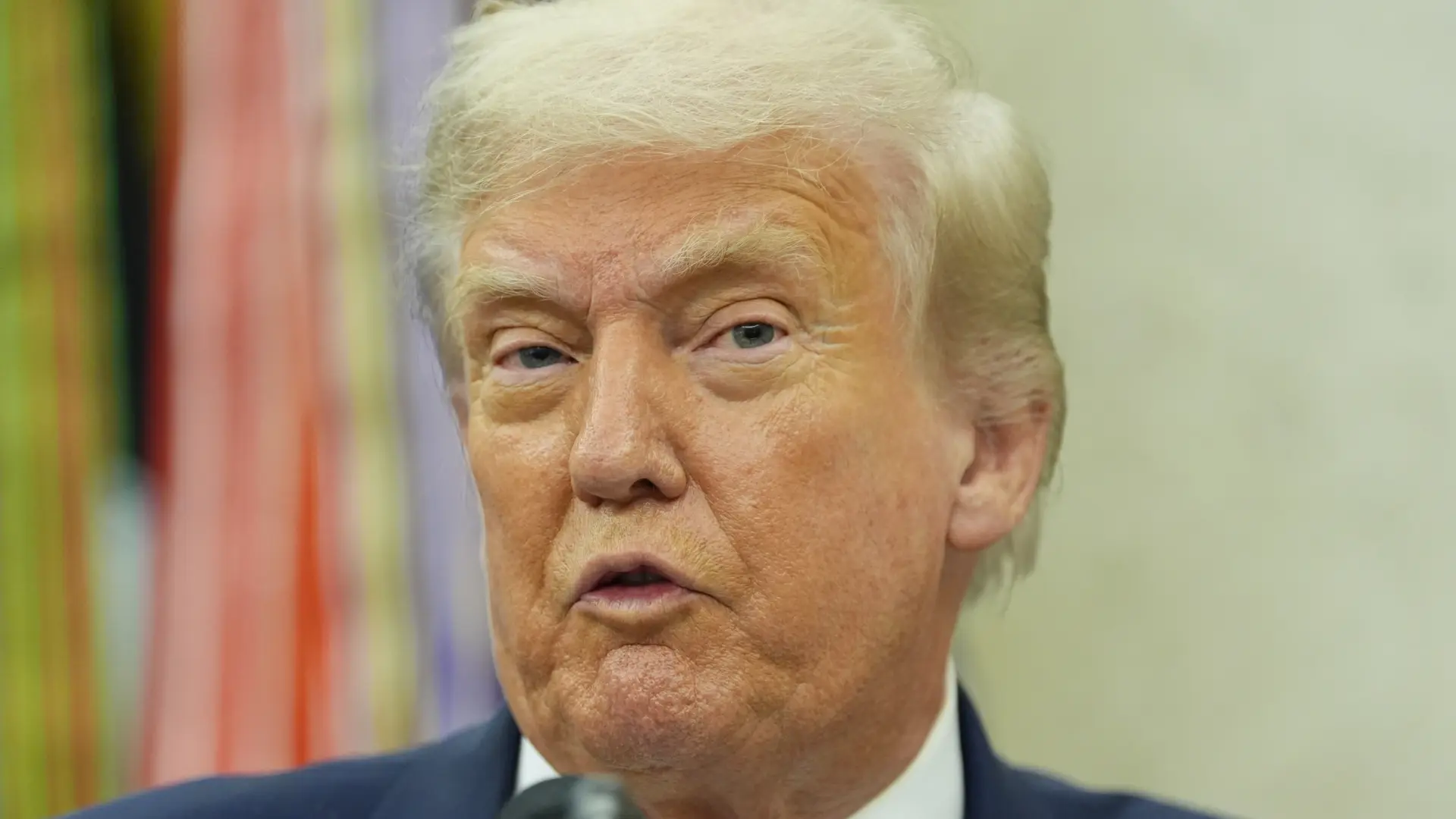 Trump amenaza con un arancel del 100% a las importaciones de semiconductores y chips si no se fabrican en EEUU