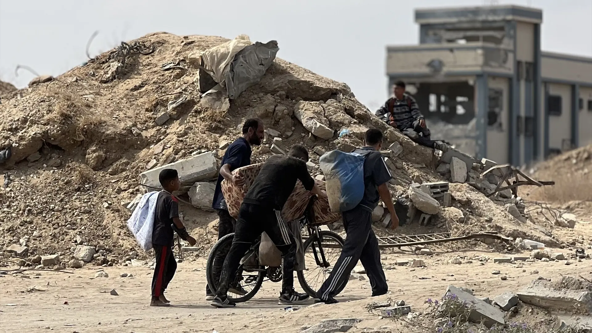 Israel lanza varios ataques en el centro de la Franja de Gaza y deja varios muertos