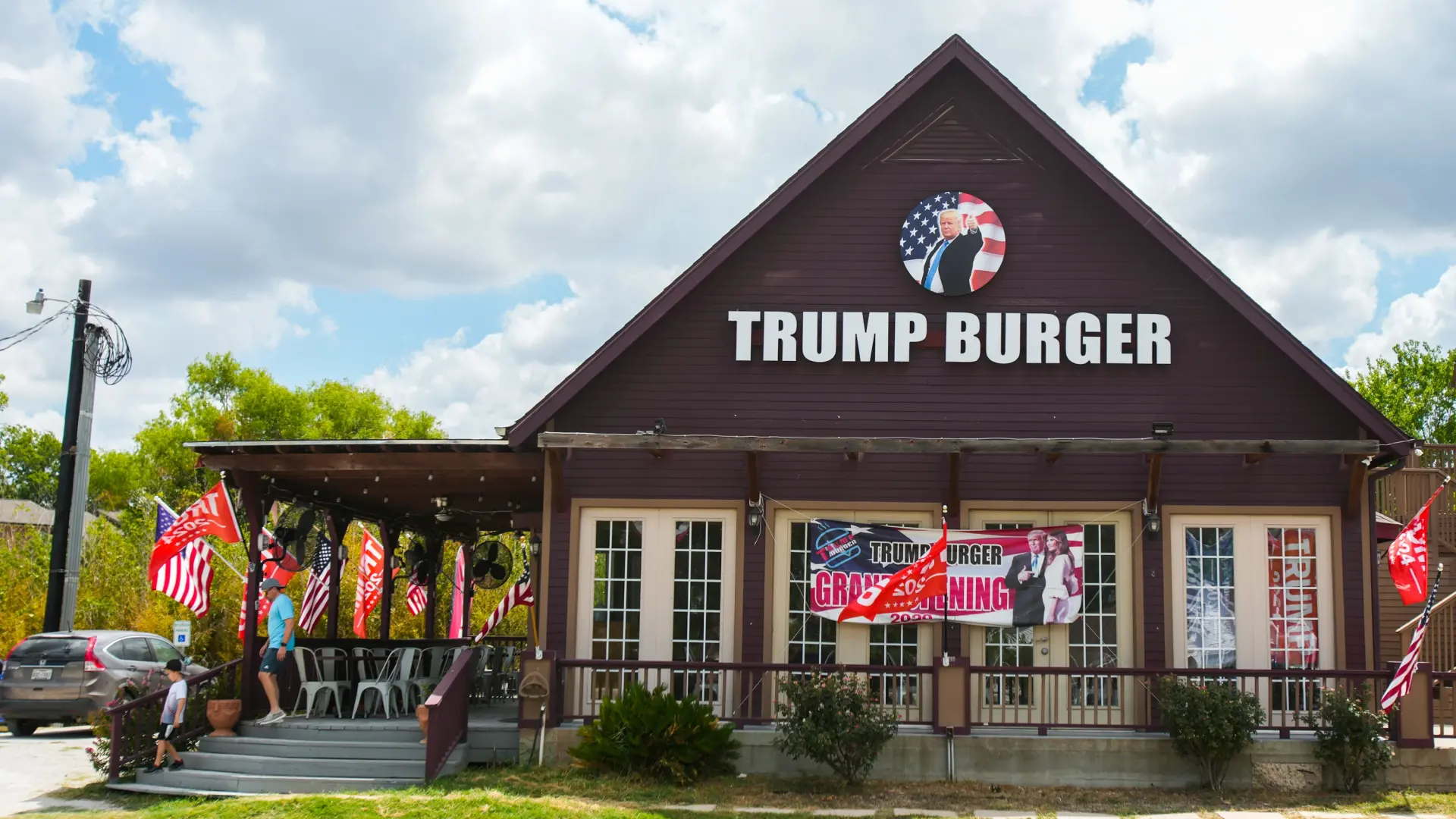 Inmigración detiene al dueño del restaurante Trump Burger y podría ser deportado de EEUU