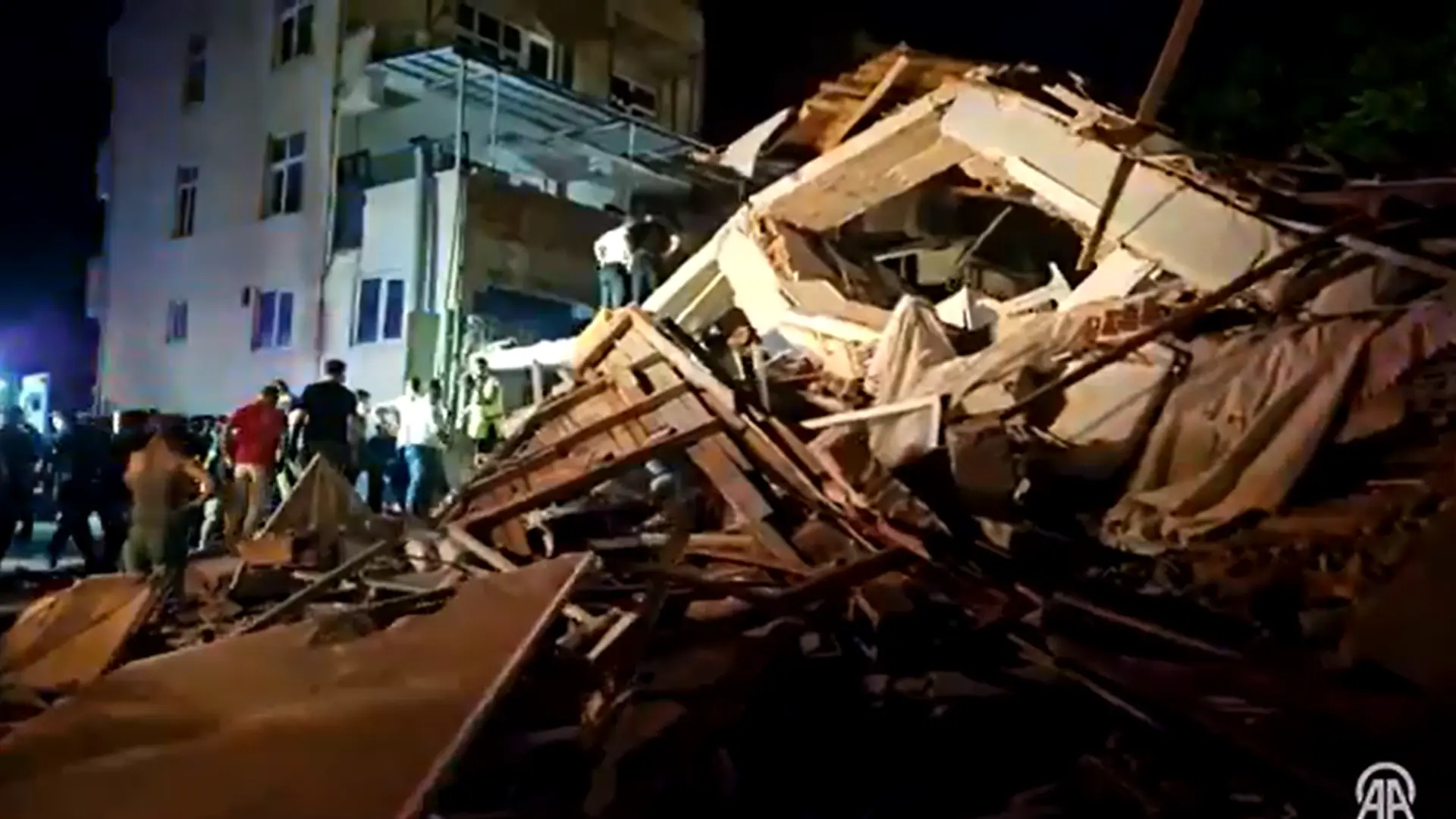 Al menos un muerto y 52 heridos por un terremoto de magnitud 6,1 en Balikesir, al oeste de Turquía