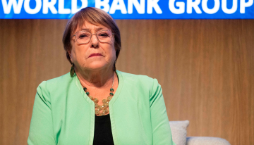 Bachelet alerta sobre retrocesos democráticos y su impacto en derechos de las mujeres