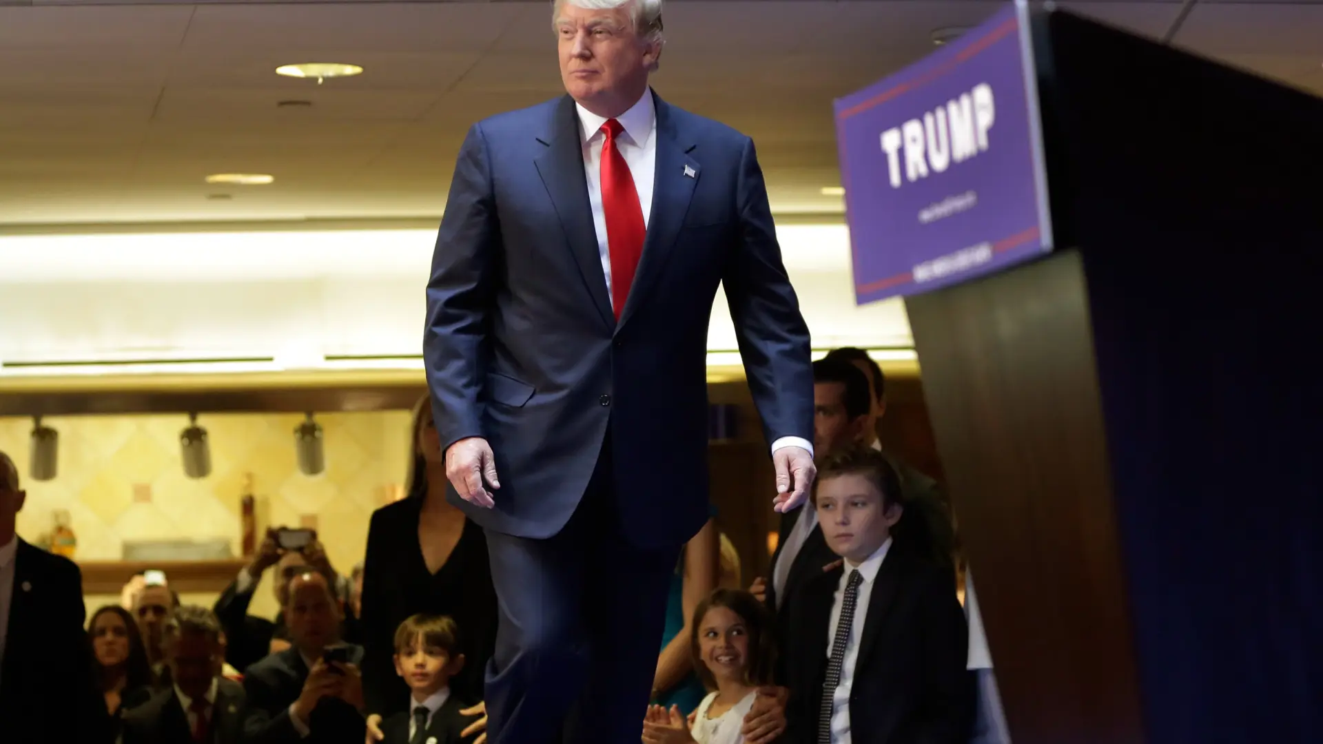Trump reitera su apoyo a una paz duradera en Ucrania en su día de la independencia