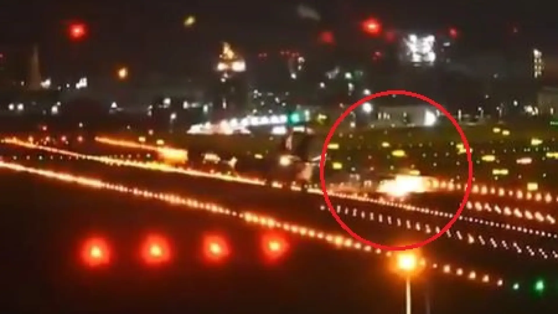 Susto en pleno aterrizaje: un Boeing 747 se estrella contra la pista por las fuertes rachas de viento