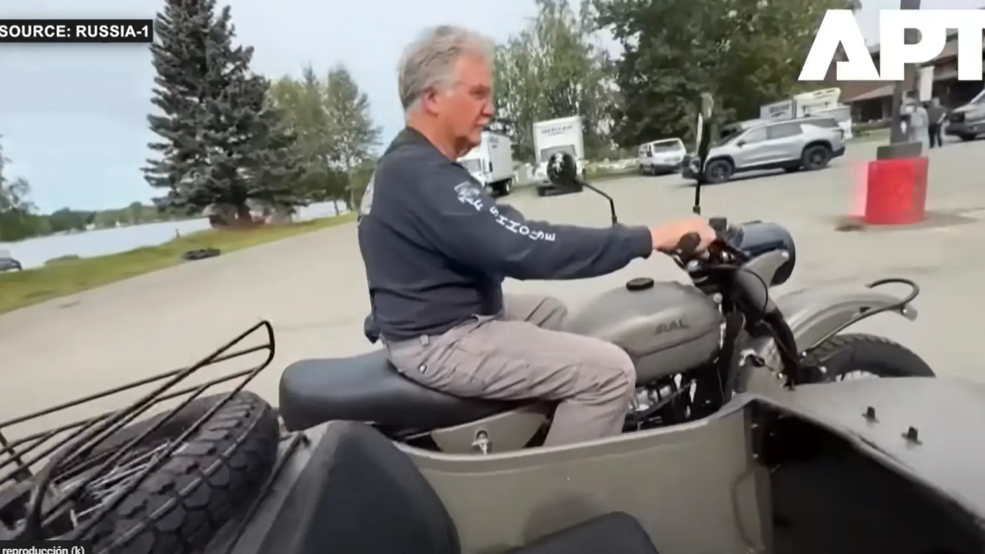 Putin regala una moto a un ciudadano de Alaska tras saber que las sanciones a Rusia complicaban los recambios de la vieja