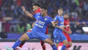 Cruz Azul extiende invicto al abollar corona de Toluca