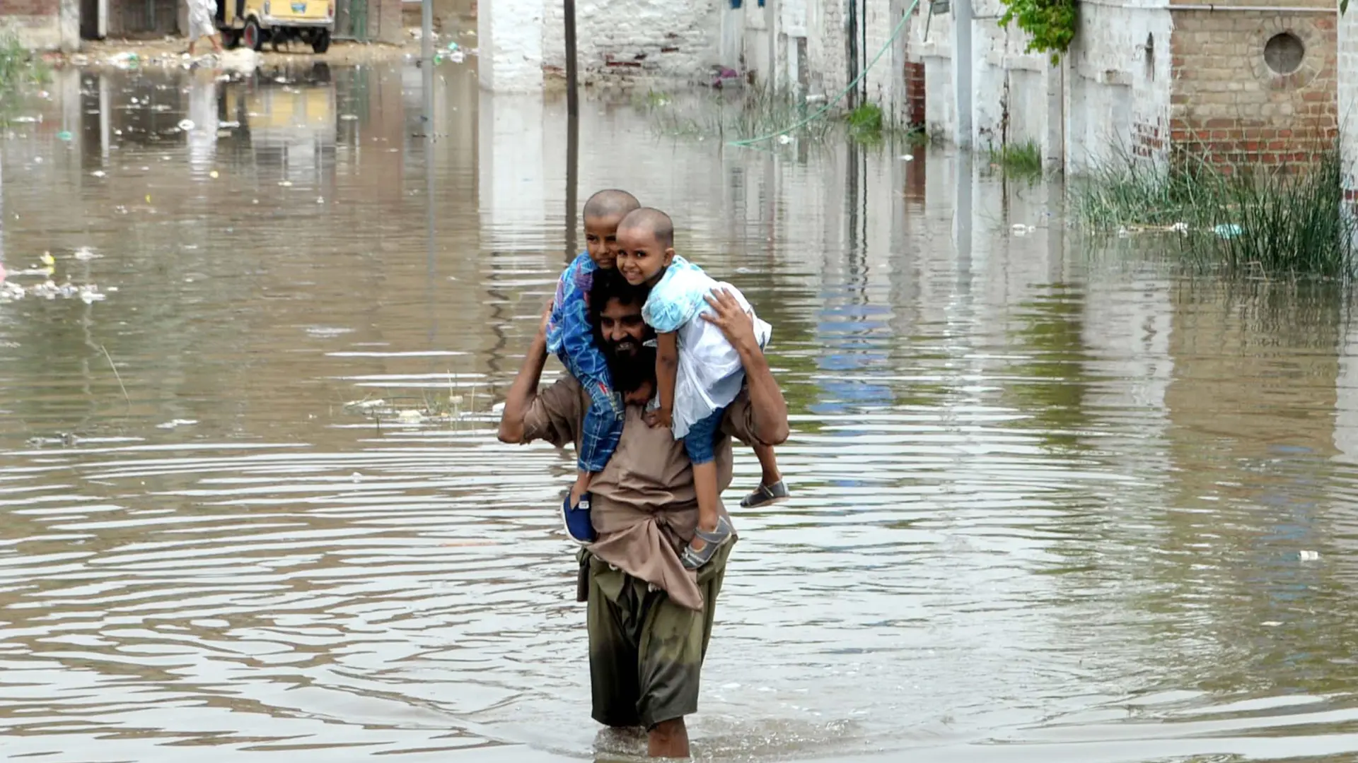 Ascienden a 798 los muertos por las lluvias monzónicas en Pakistán en los últimos dos meses