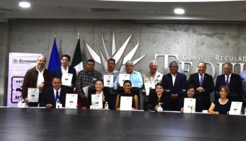 Secretaría de Economía otorga certificación «Hecho en México» a 16 empresas tequileras