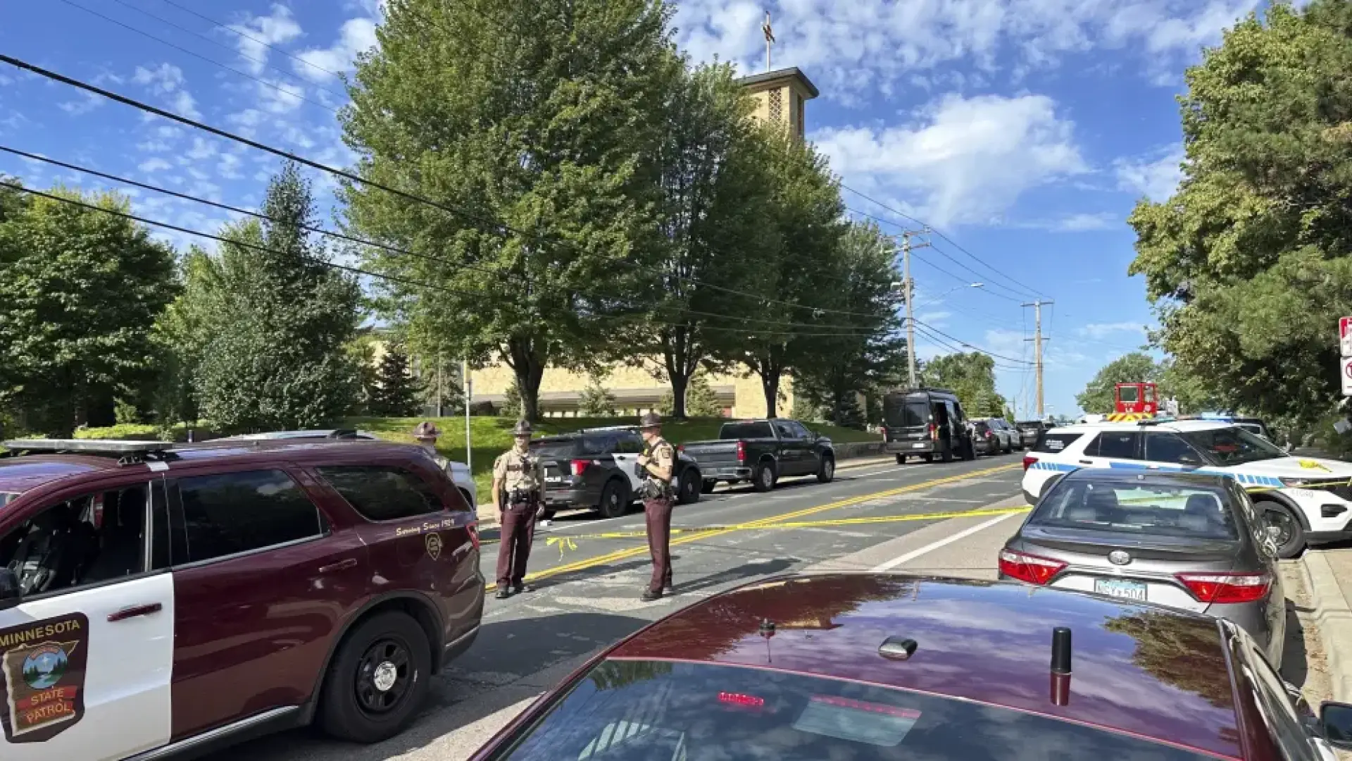 Al menos dos niños muertos y 17 heridos en un tiroteo en una escuela católica de Minneapolis: el autor se ha suicidado