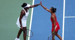 Venus Williams sigue ganando en los dobles del Abierto de EU