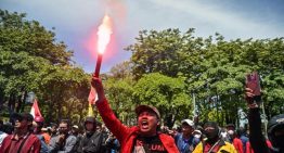 Protestas por brutalidad policial en Indonesia dejan tres muertos y suspensión de TikTok