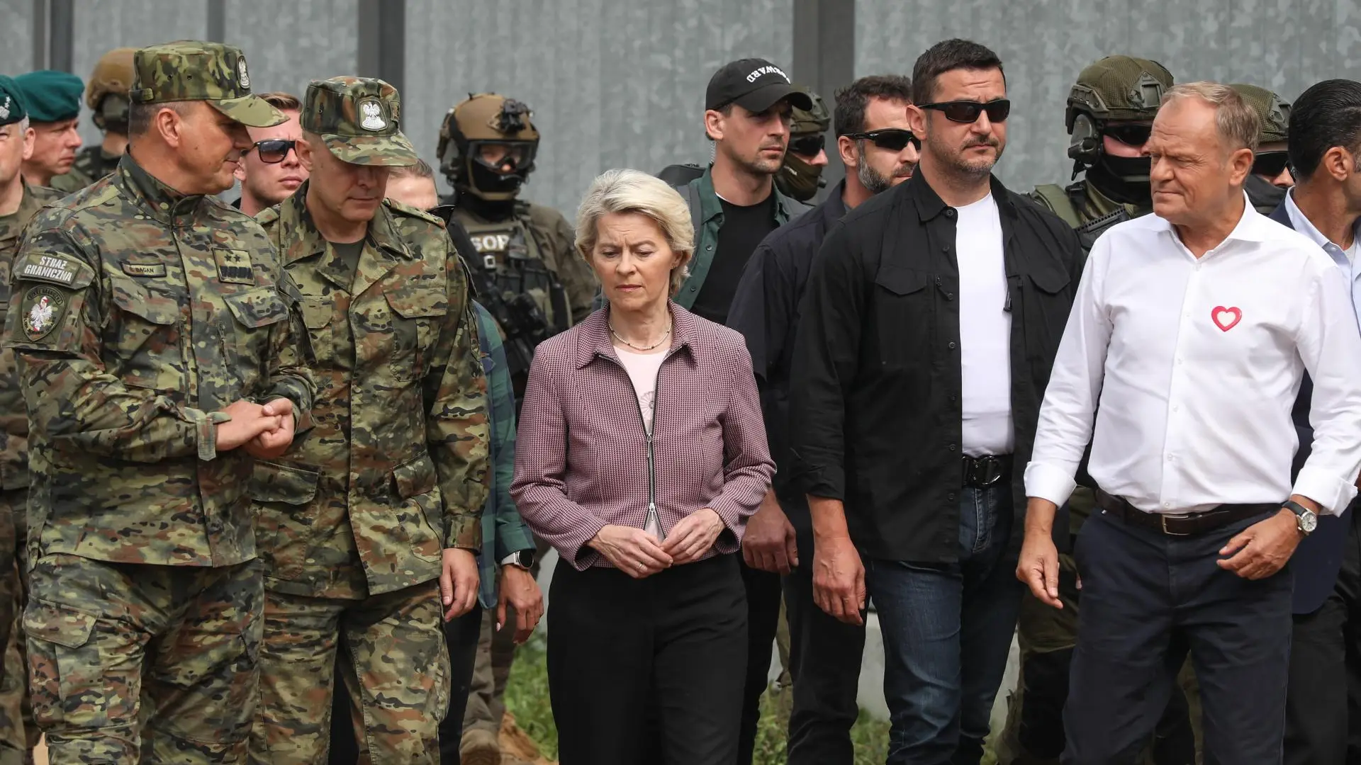 Von der Leyen defiende una «Ucrania bien armada» durante su viaje a la frontera polaca con Bielorrusia