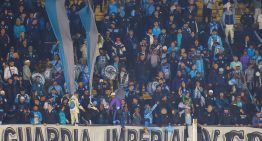 El calvario de los hinchas de Racing en el estadio de Peñarol: un papelón organizativo que duró casi ocho horas y se terminó a la madrugada