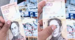 VIDEO: buhonera en Madrid vende a tres euros un antiguo billete de 100 bolívares