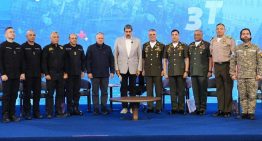Maduro se rodeó de altos oficiales antes de advertir a los EEUU que «no se atrevan» (VIDEO)