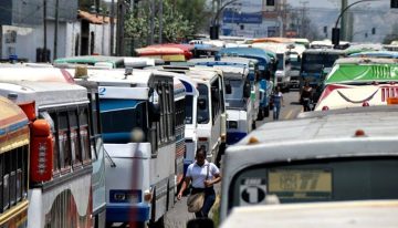 Al menos 40 % de las unidades de transporte urbano en Venezuela están fuera de servicio
