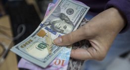 El bolívar sigue cayendo a pedazos: ni cerrando páginas frenaron la escalada del dólar (FOTO)