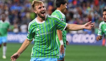 Pepo De la Vega marcó un golazo en el 7-0 de Seattle Sounders sobre Cruz Azul que va directo al Puskas