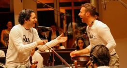 La amistad entre Gustavo Dudamel y Chris Martin que llevó a la Orquesta Sinfónica Simón Bolívar a tocar con Coldplay