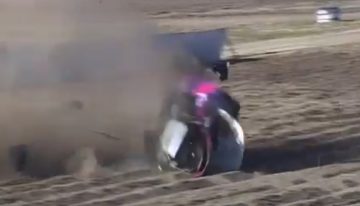 El impactante vuelco y las más de diez vueltas de un auto al perder el control en plena carrera en General Roca