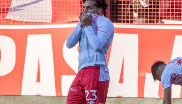 El gol de López Muñoz ante Racing, un tributo a Maradona por partida doble