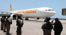 Llegó a Maiquetía un nuevo vuelo con deportados desde México, incluyendo más de 130 niños (VIDEO)