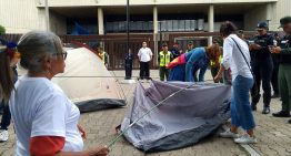 Madres se unieron para plantarse en el TSJ: Exigieron libertad de presos políticos (VIDEOS)