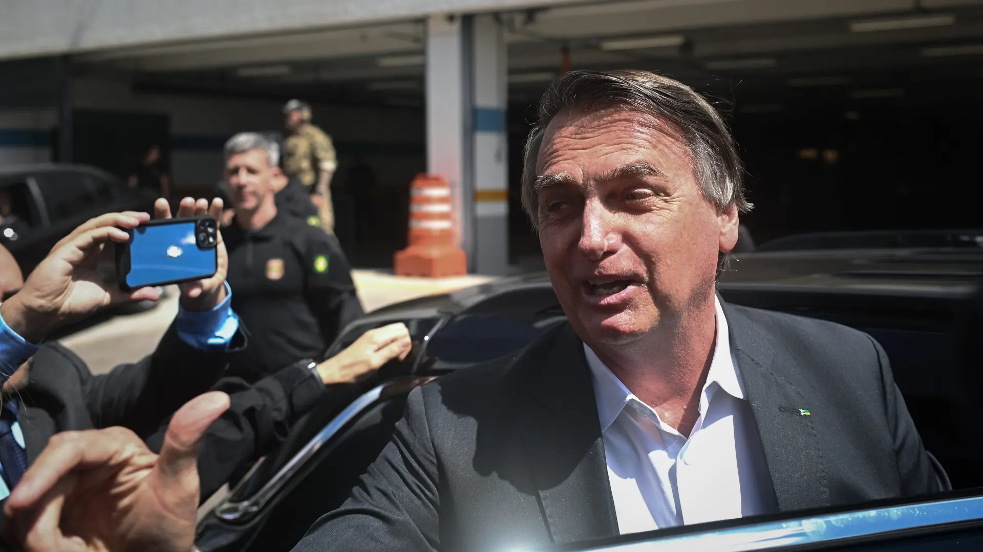 La Corte Suprema de Brasil ordena la prisión domiciliar y el decomiso de los móviles y otros dispositivos de Bolsonaro