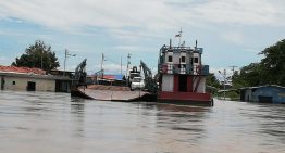 Chalana de más de 20 minutos, de los pocos pasos entre Guárico y Apure (VIDEO)