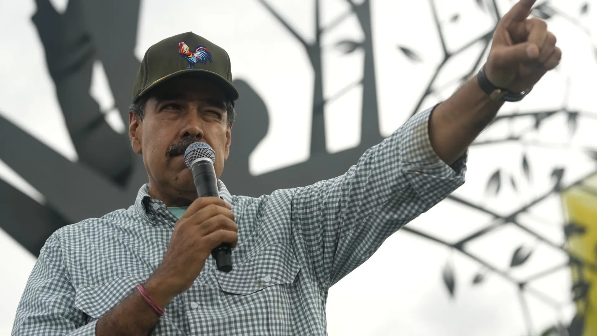 Maduro responde al anuncio de recompensa de EEUU y ordena el despliegue de 4,5 millones de milicianos en todo el país