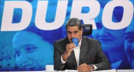 Nicolás Maduro jura que a Venezuela «no la toca nadie»