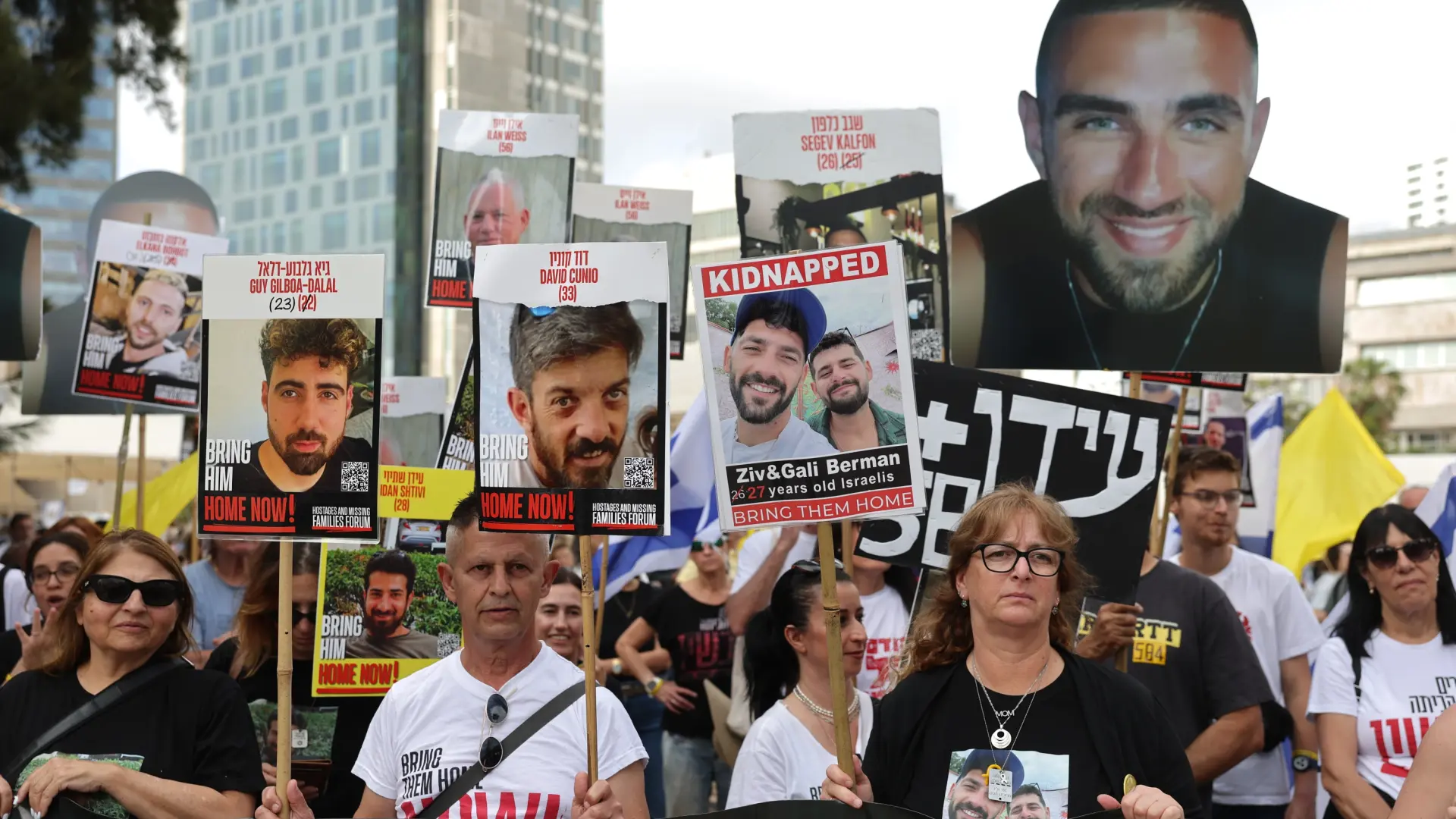 Familias de rehenes israelíes llaman a una huelga general en el país el 17 de agosto contra Netanyahu: «Basta, parad la guerra»