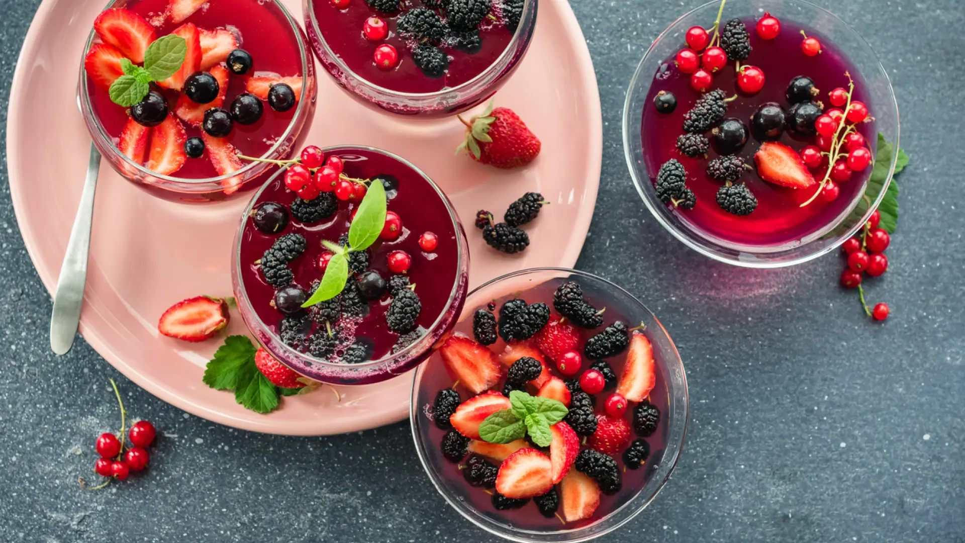 Cómo hacer una gelatina repleta de colágeno y magnesio: fresquita y con múltiples beneficios para la salud