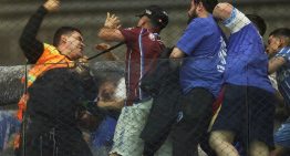Los hinchas de Godoy Cruz la pasaron mal en el final del partido ante Atlético Mineiro y hubo enfrentamientos con la policía