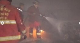 Bomberos de Caracas atendieron incendio de un vehículo en Los Chaguaramos