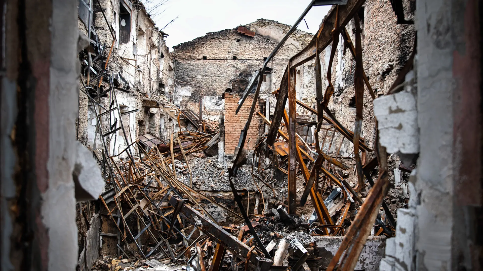 Rusia trata de dividir Jersón: ataca un puente estratégico y eleva el uso de drones contra civiles