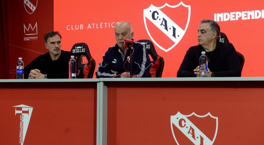 La estrategia de Grindetti, tras la violencia en cancha de Independiente: «Fue premeditado por la barra de la U de Chile» y «lo de sus dirigentes fue vergonzoso»