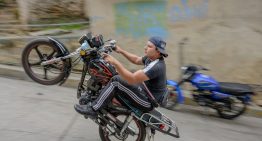 Prohíben motopiruetas en Venezuela: la drástica medida luego que Maduro las declarara deporte nacional (VIDEOS)