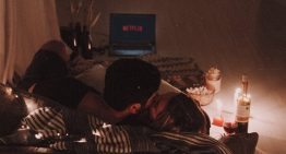 Las series y películas más sensuales para ver en Netflix y subir la temperatura