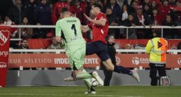 «Hombro con hombro»: la explicación de la Dirección de Árbitros de AFA por la jugada de Armani en Independiente vs River