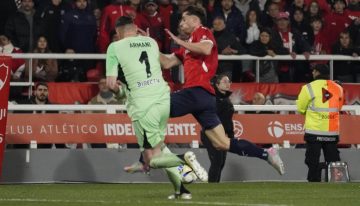 «Hombro con hombro»: la explicación de la Dirección de Árbitros de AFA por la jugada de Armani en Independiente vs River