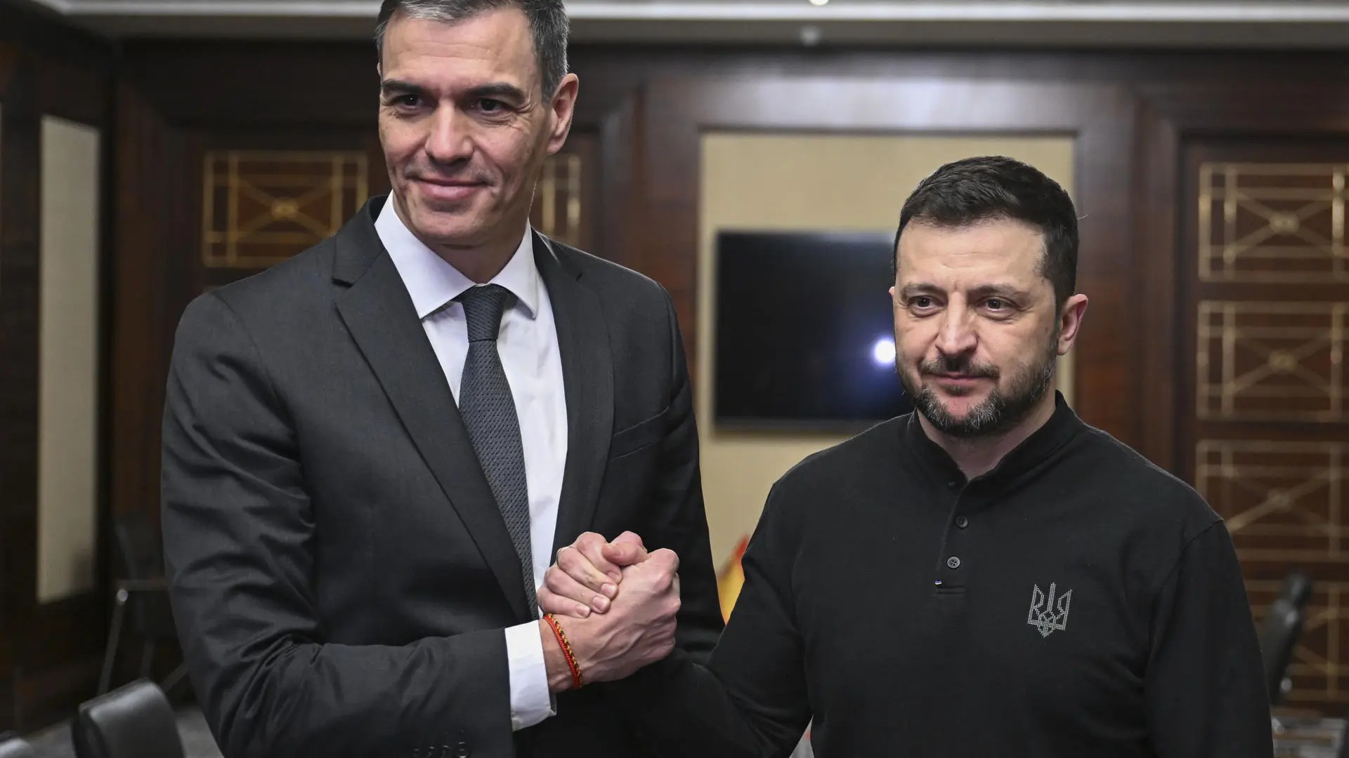 Sánchez habla con Zelenski y le apoya en su oposición total a la reunión entre Trump y Putin: «Nada de Ucrania sin Ucrania»