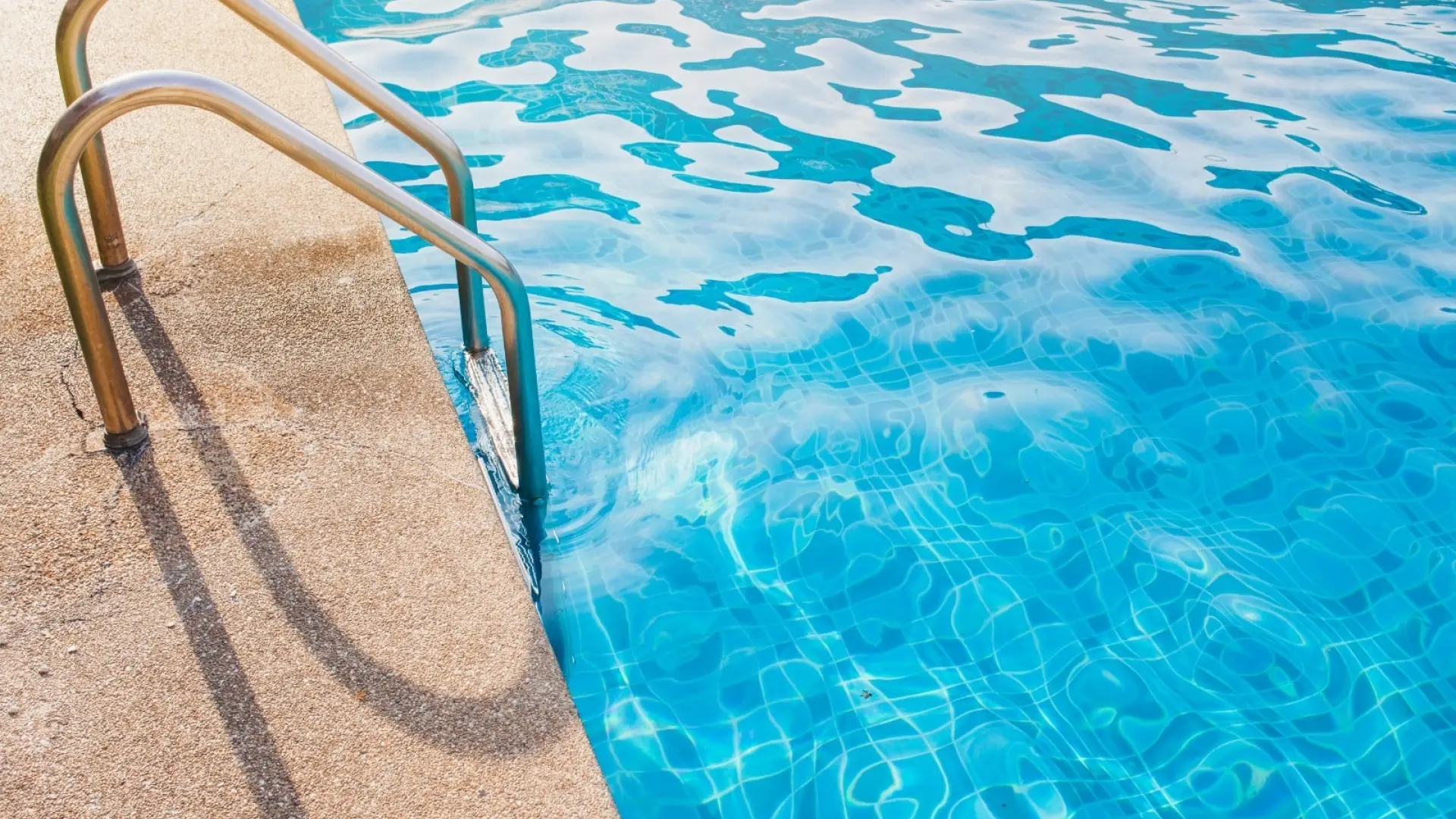 La fiesta de graduación que acabó en desgracia: la Policía investiga la muerte de una joven en una piscina en Italia